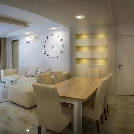 Red Square Apartment *